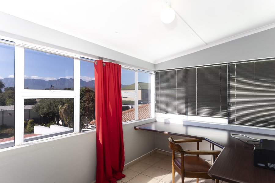 5 Bedroom Property for Sale in Strand North Western Cape